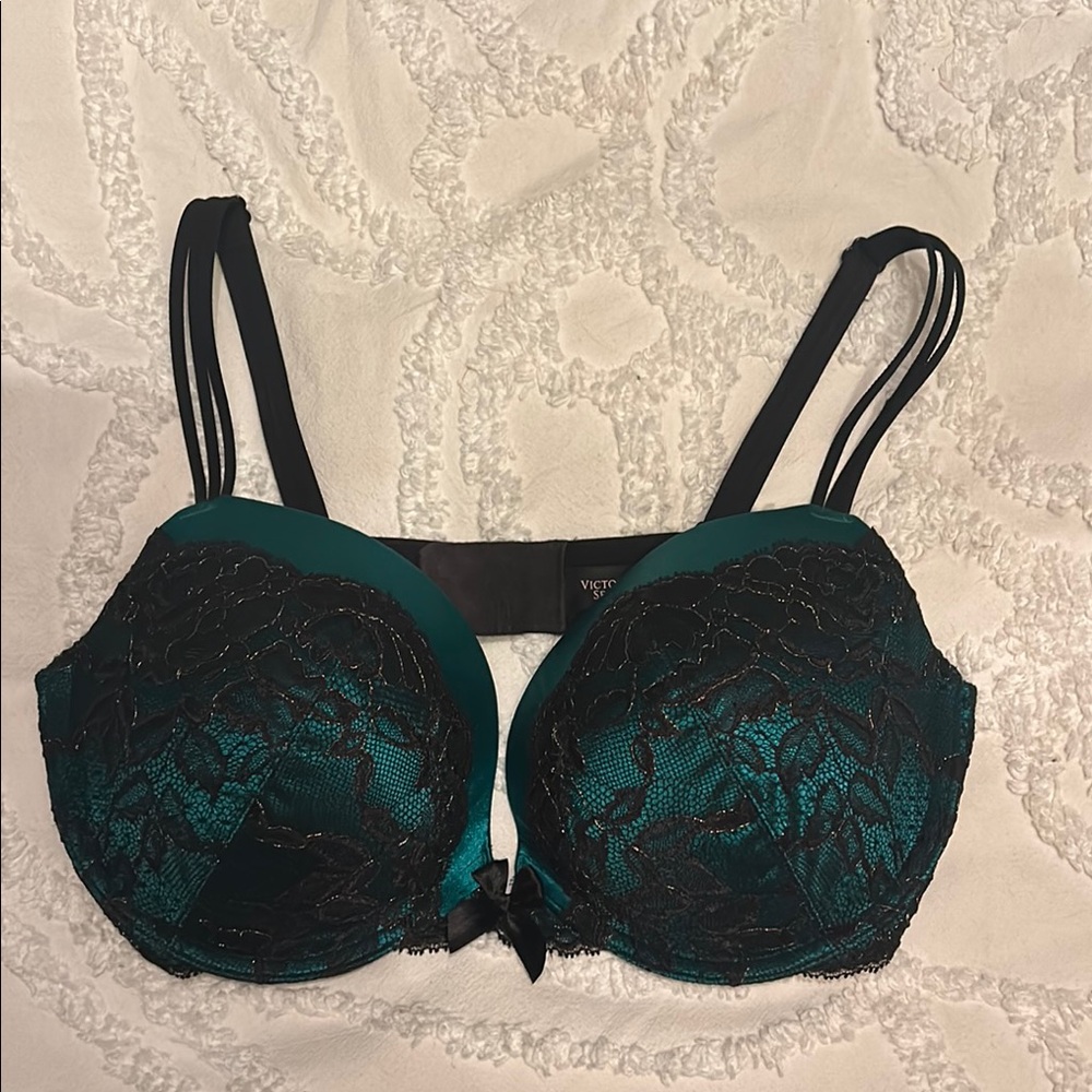 Victoria's Secret Green and Black Bra with Lace Overlay